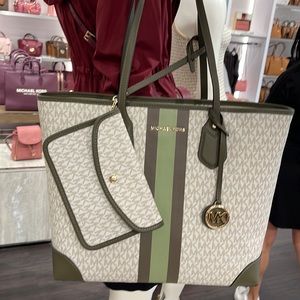 MICHAEL KORS
Eva Large Logo Stripe Tote Bag
Style# 30T9GV0T7B
Light Sage/Olive